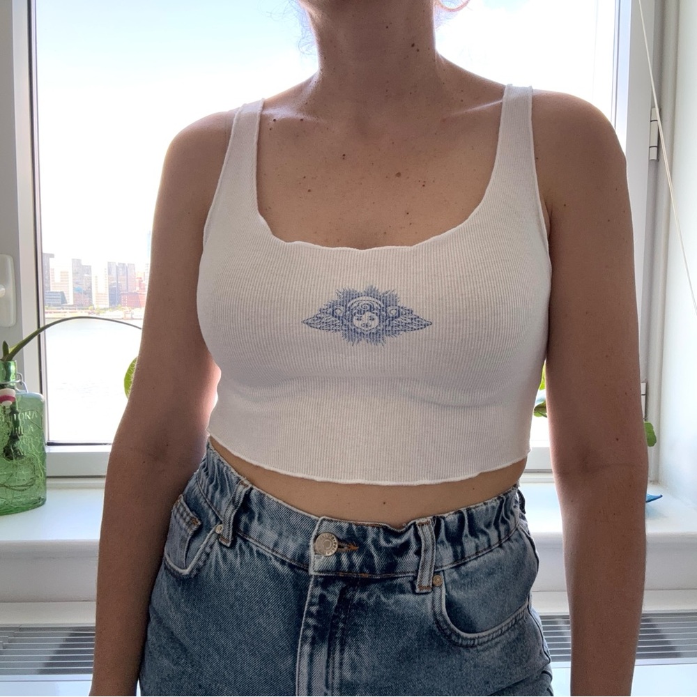 Princess Polly white and blue angel print crop top tank Womens size 4